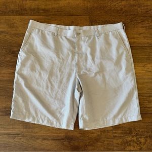 PGA Tour Men’s Shorts Size 44 Gray & White Check Pockets Golf Tee Pocket